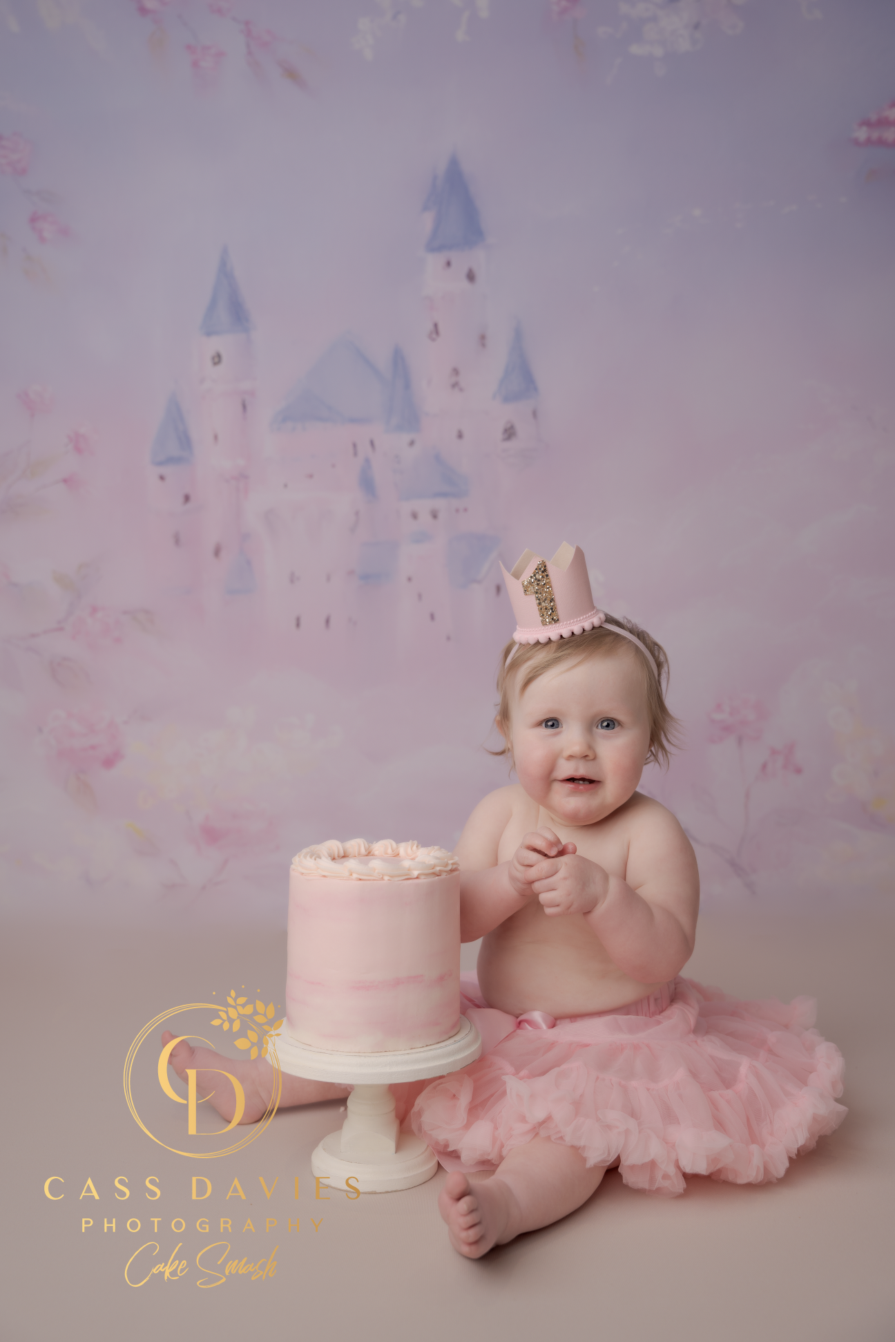 Princess cake smash for a little girl laughing and clapping by Taipei cake smash photographer Cass davies