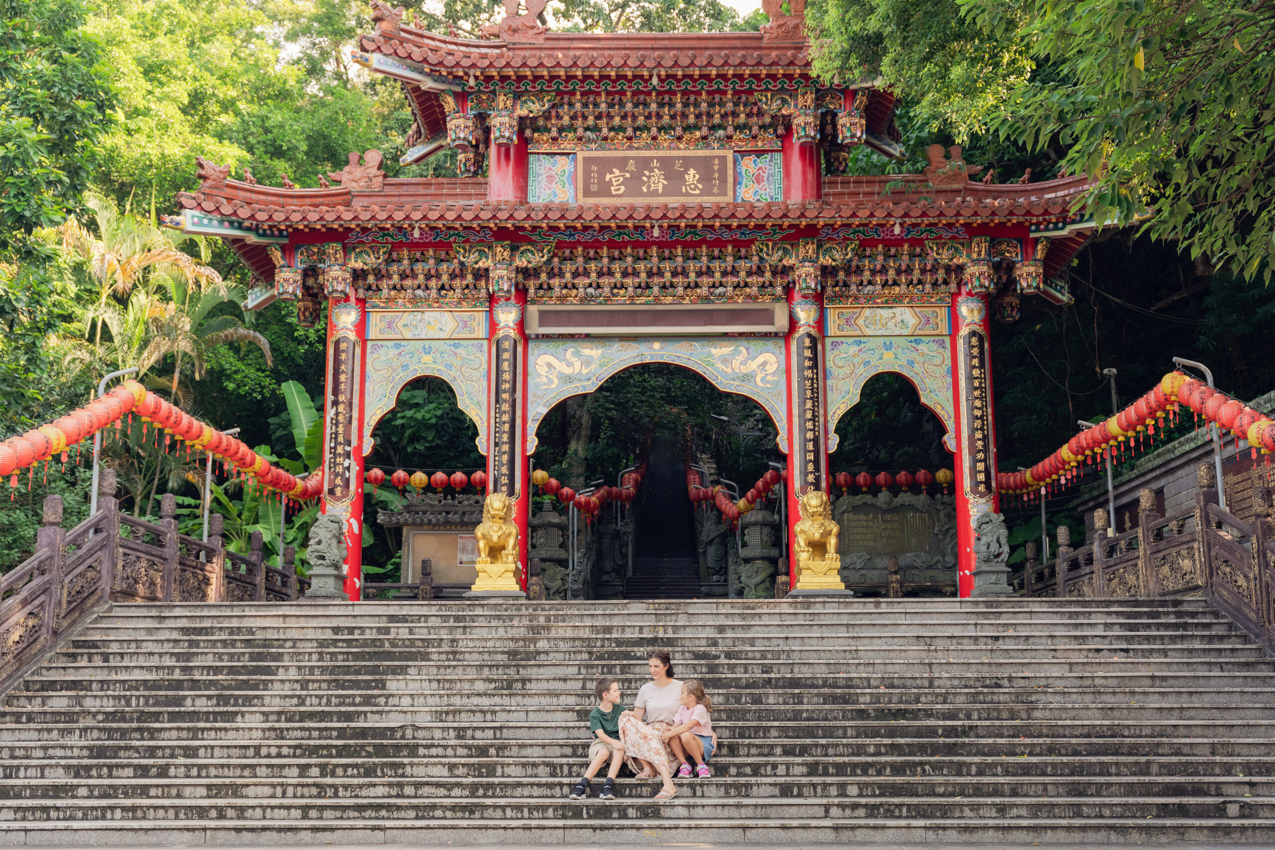 Taipei family photo temple steps
