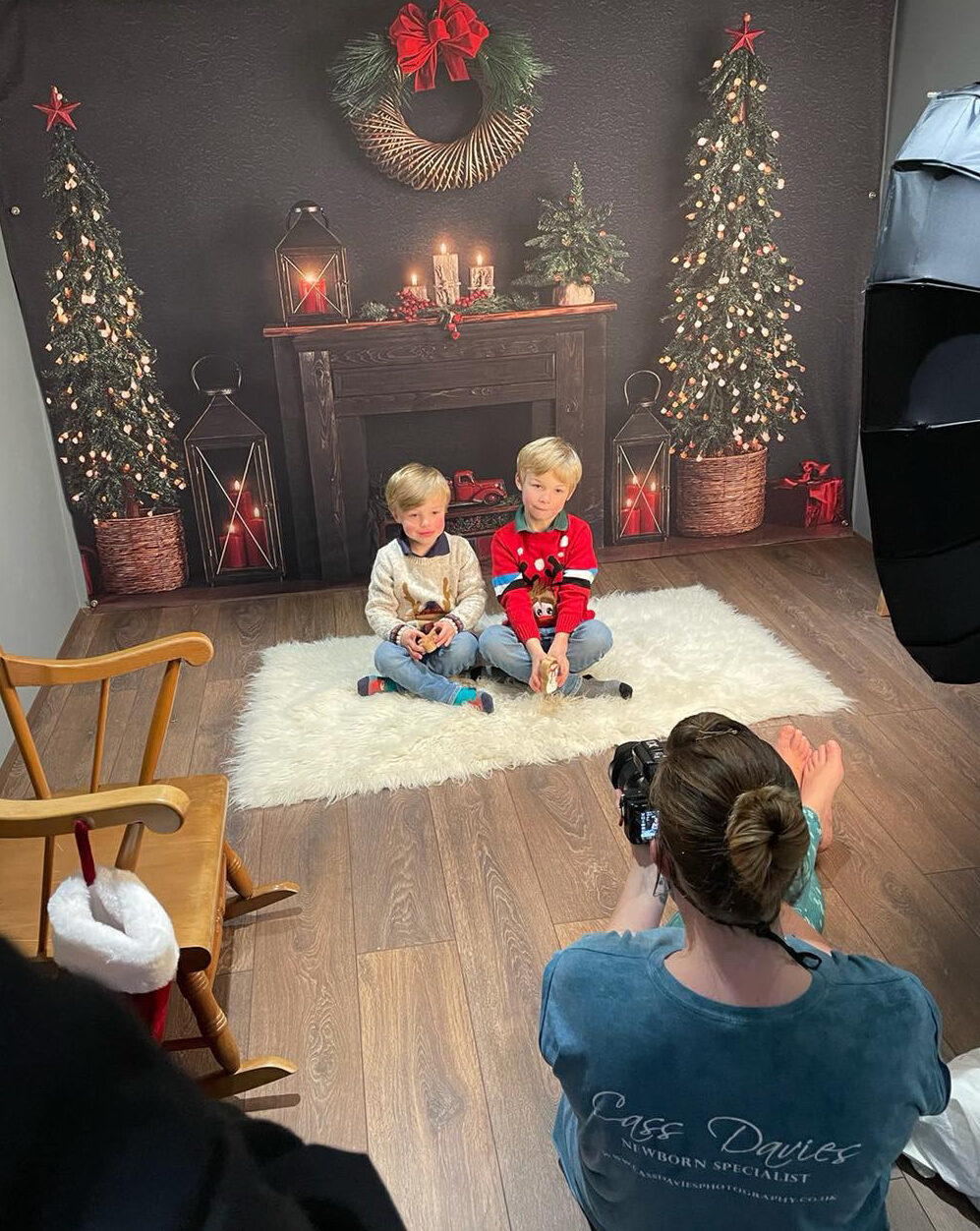 what to wear for your Christmas photoshoot with Taipei photographer Cass Davies, two boys in jeans and festive jumpers in front of a festive background